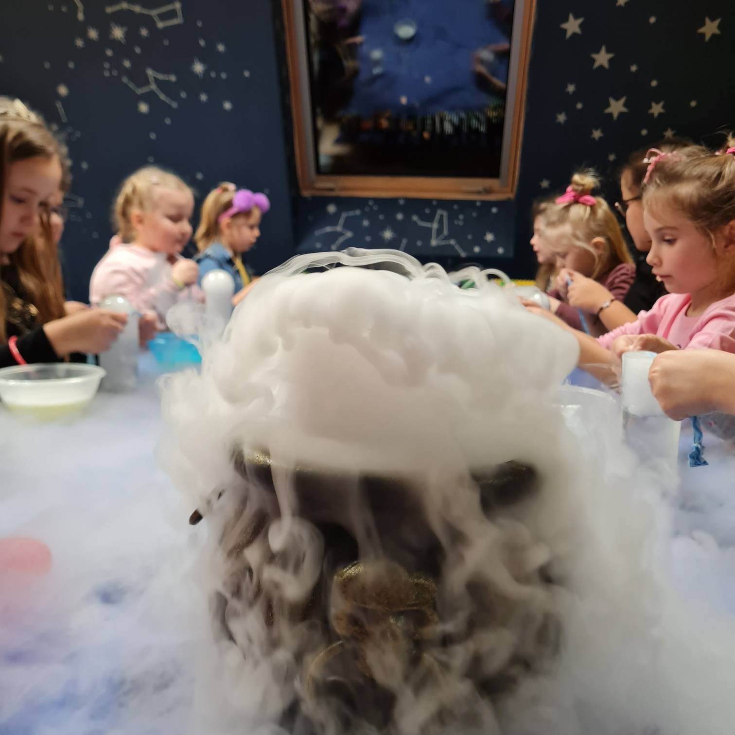 Naukowe urodziny — kociołek z eliksirem